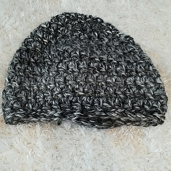Crocheted hat, with flower on side - Picture 2 of 3
